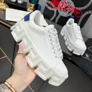 كونكي سنيكرز Balenciaga Defender أبيض ونافي