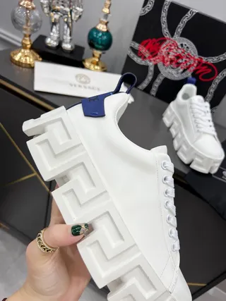 সাদা এবং নেভি Balenciaga Defender চাঙ্কি স্নিকার 2