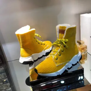 Balenciaga Defender أحذية ثلجية صفراء محبوكة مبطنة بشيرلينج