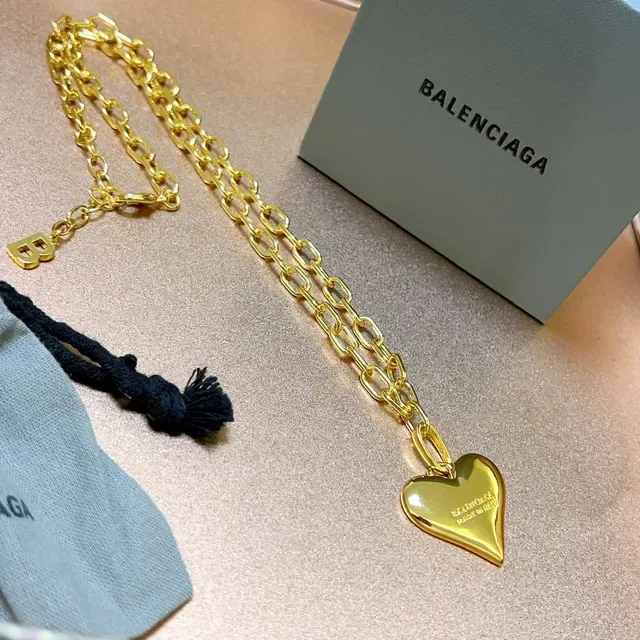 Colar Balenciaga Corrente Chunky Oval Link Dourada Polida 4