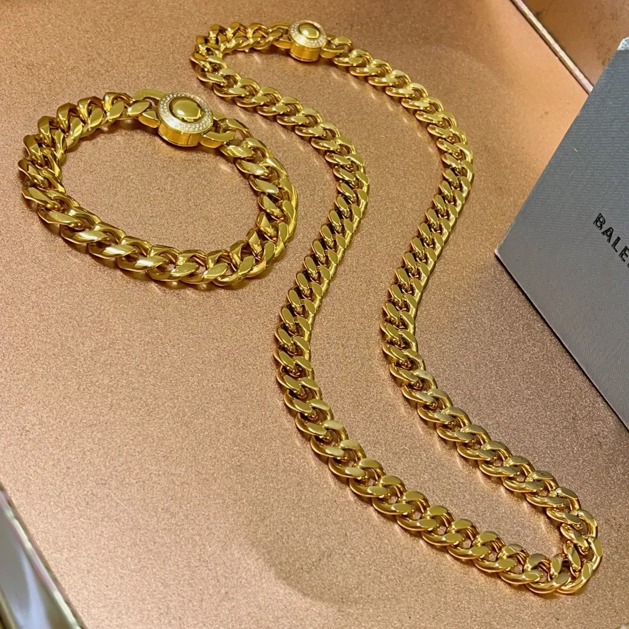 Balenciaga Colar Corrente Curb-Link de Ouro Broche de Pedras Pavé 4