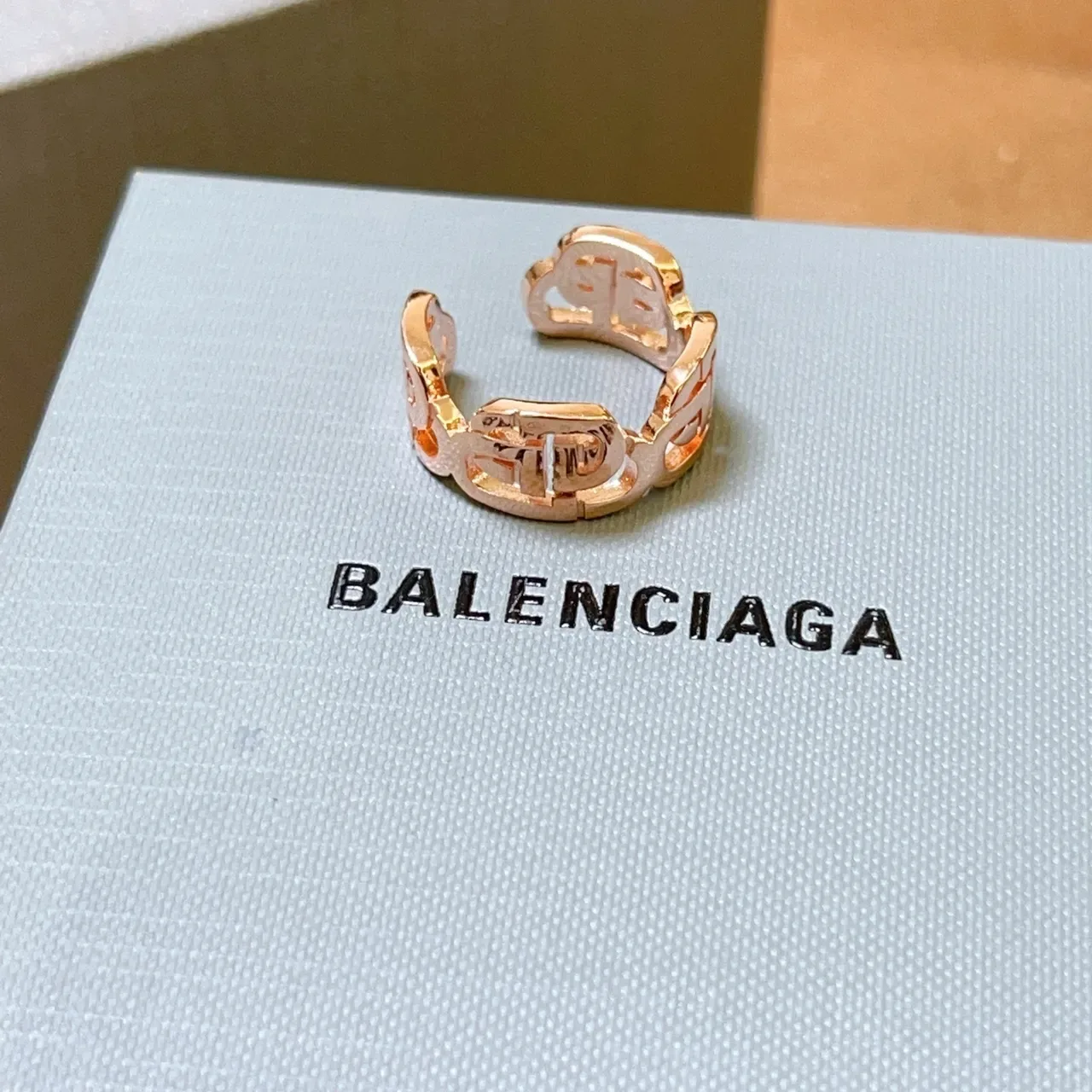 Balenciaga Anel Dourado Banda Aberta Corte Geométrico 4
