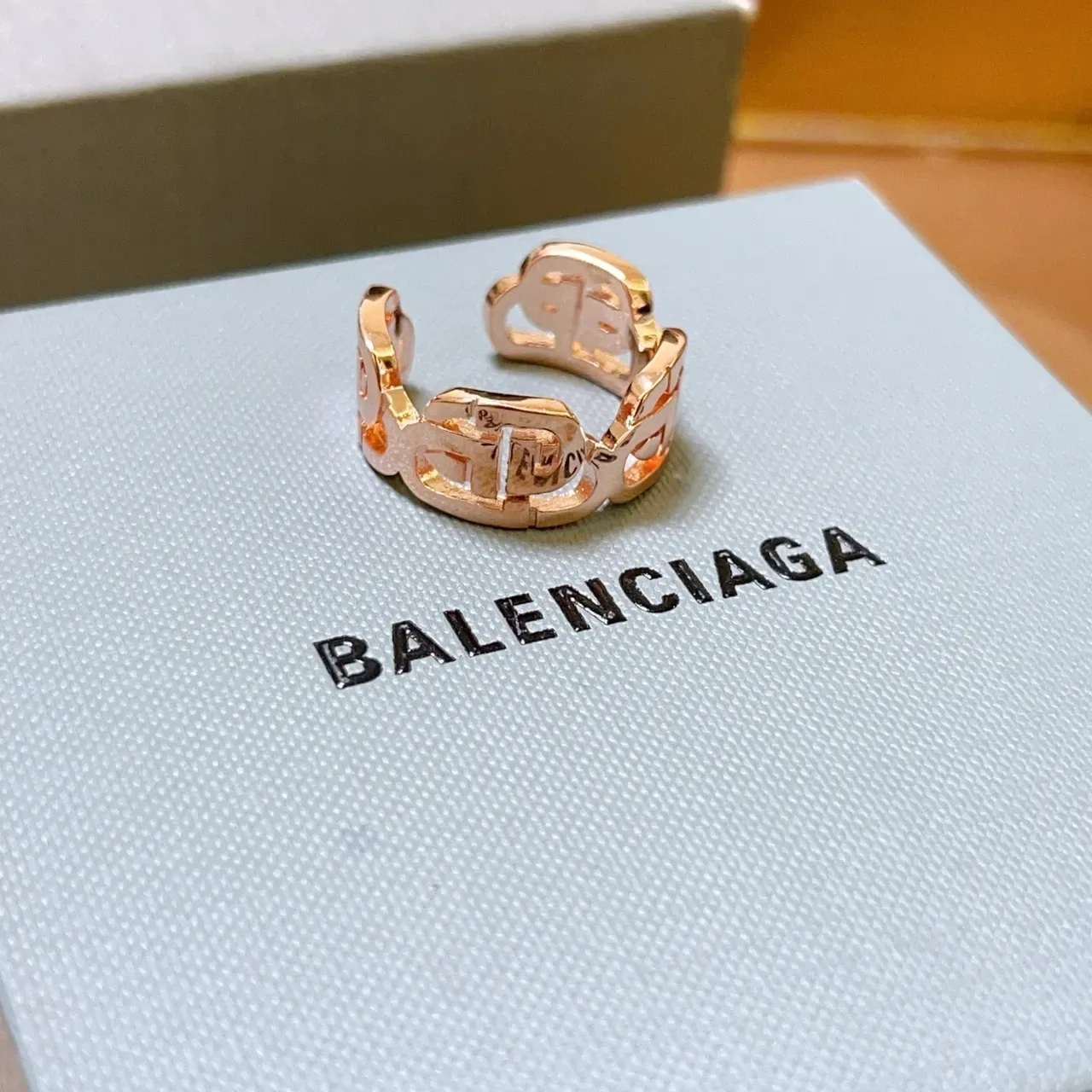 Balenciaga Anel Dourado Banda Aberta Corte Geométrico 7
