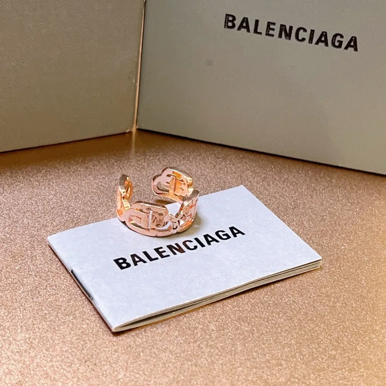 Balenciaga Anel Dourado Banda Aberta Corte Geométrico 8