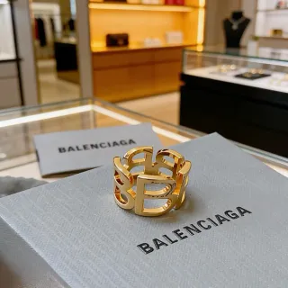 Anel Balenciaga Interlocking B Logo Ouro-Ton