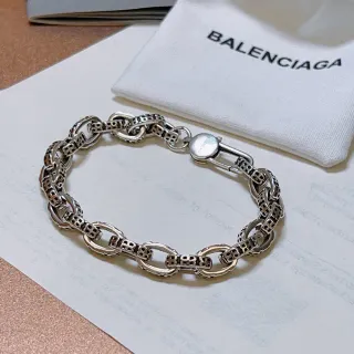 Balenciaga Cadena chunky curb-link plateada con enlaces geométricos perforados pulsera