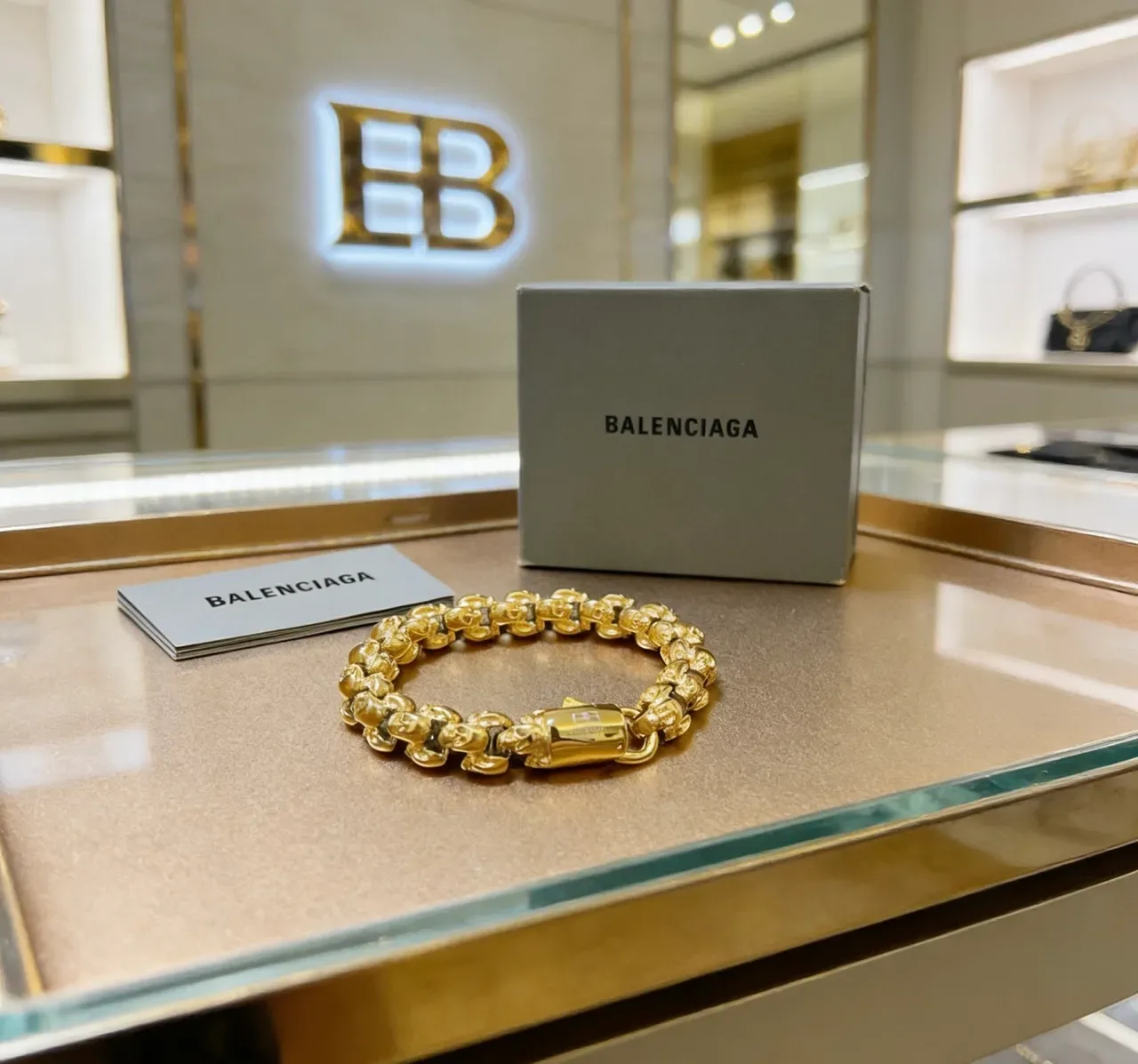 Balenciaga Bracelet Chaîne Crâne Dorée avec Maillons Crâne 5