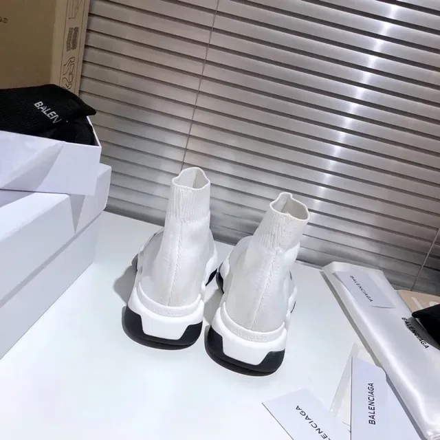 Balenciaga Speed Trainer sneakers lifestyle blanc et noir 4