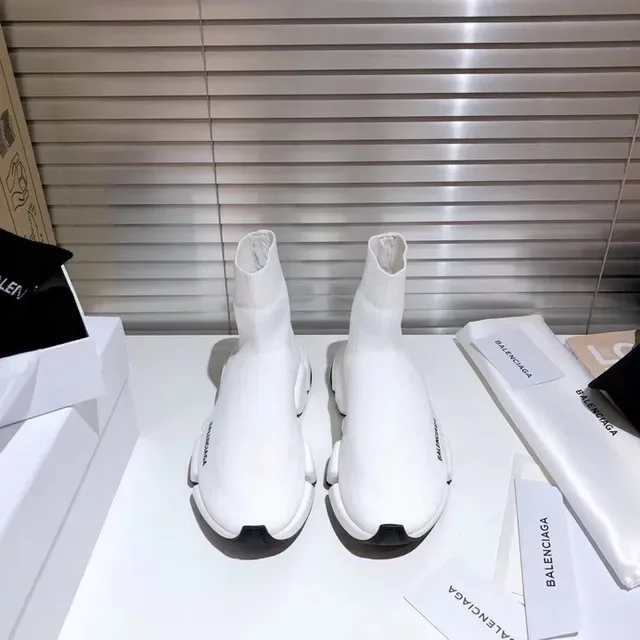 Balenciaga Speed Trainer sneakers lifestyle blanc et noir 5