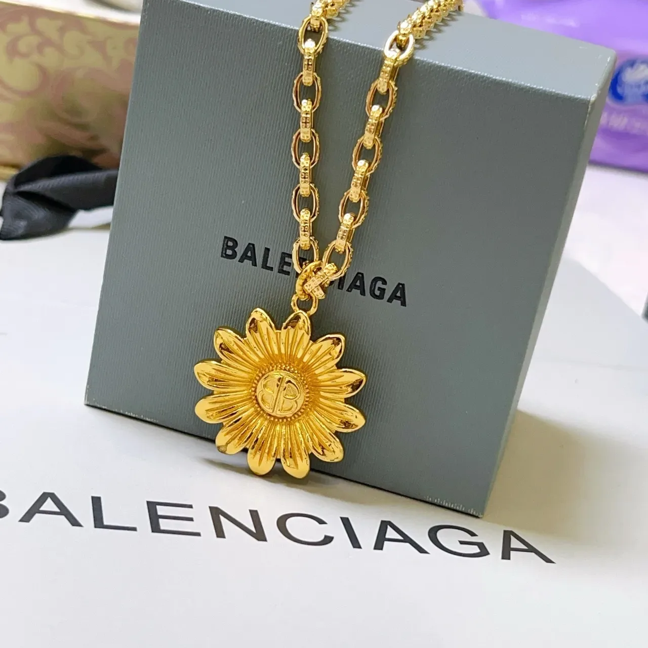 Balenciaga pendentif tournesol collier chaîne or 2
