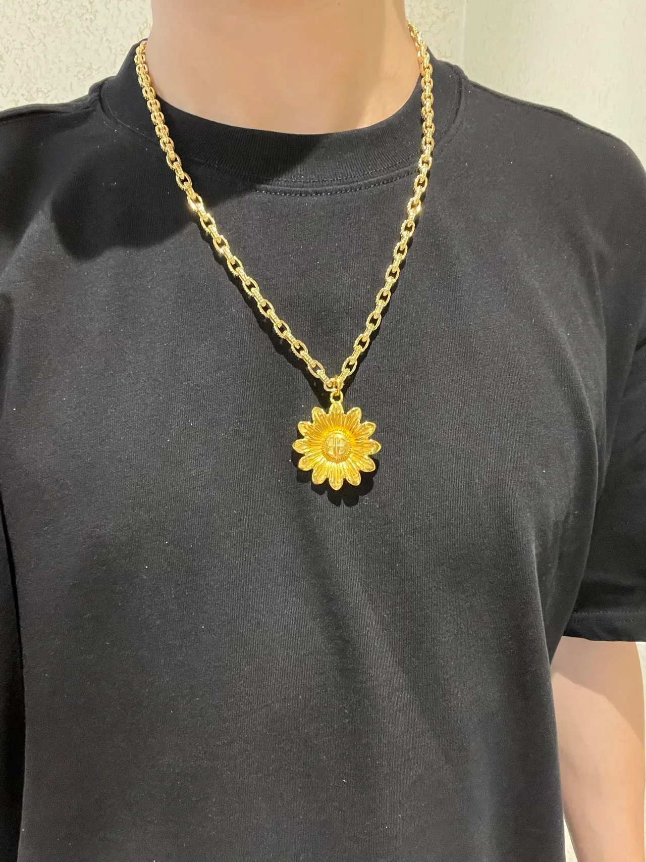 Balenciaga pendentif tournesol collier chaîne or 3
