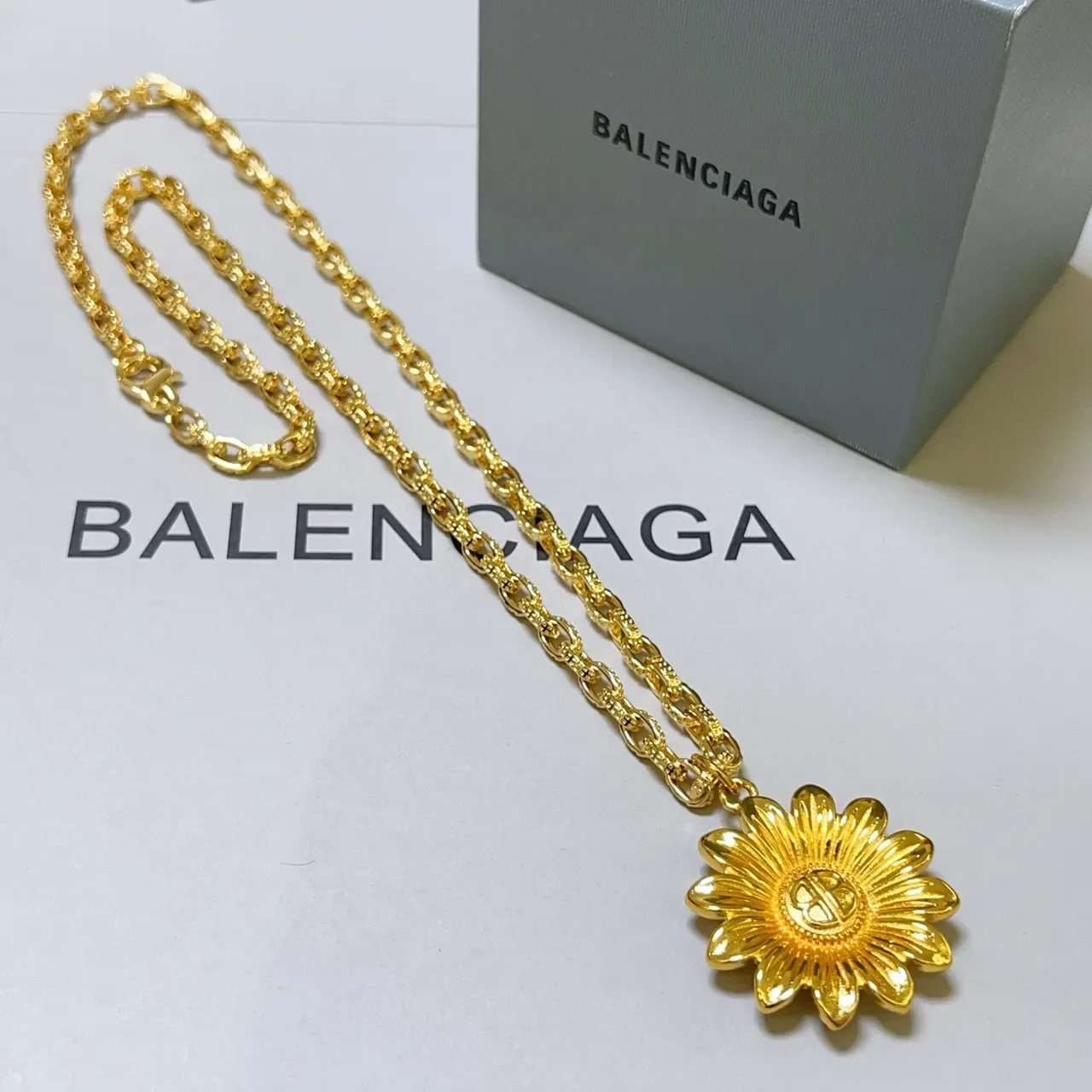 Balenciaga pendentif tournesol collier chaîne or 5
