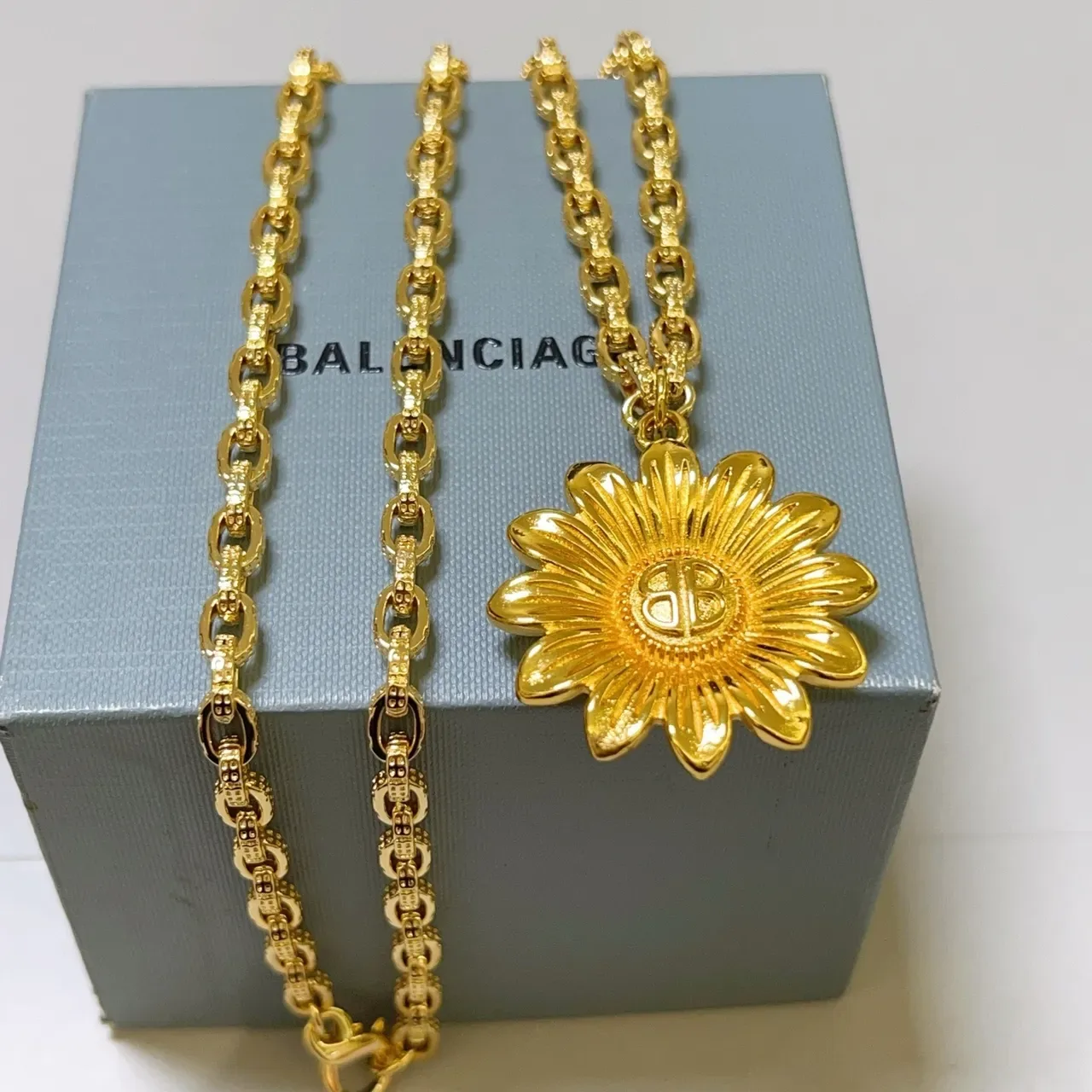 Balenciaga pendentif tournesol collier chaîne or 7