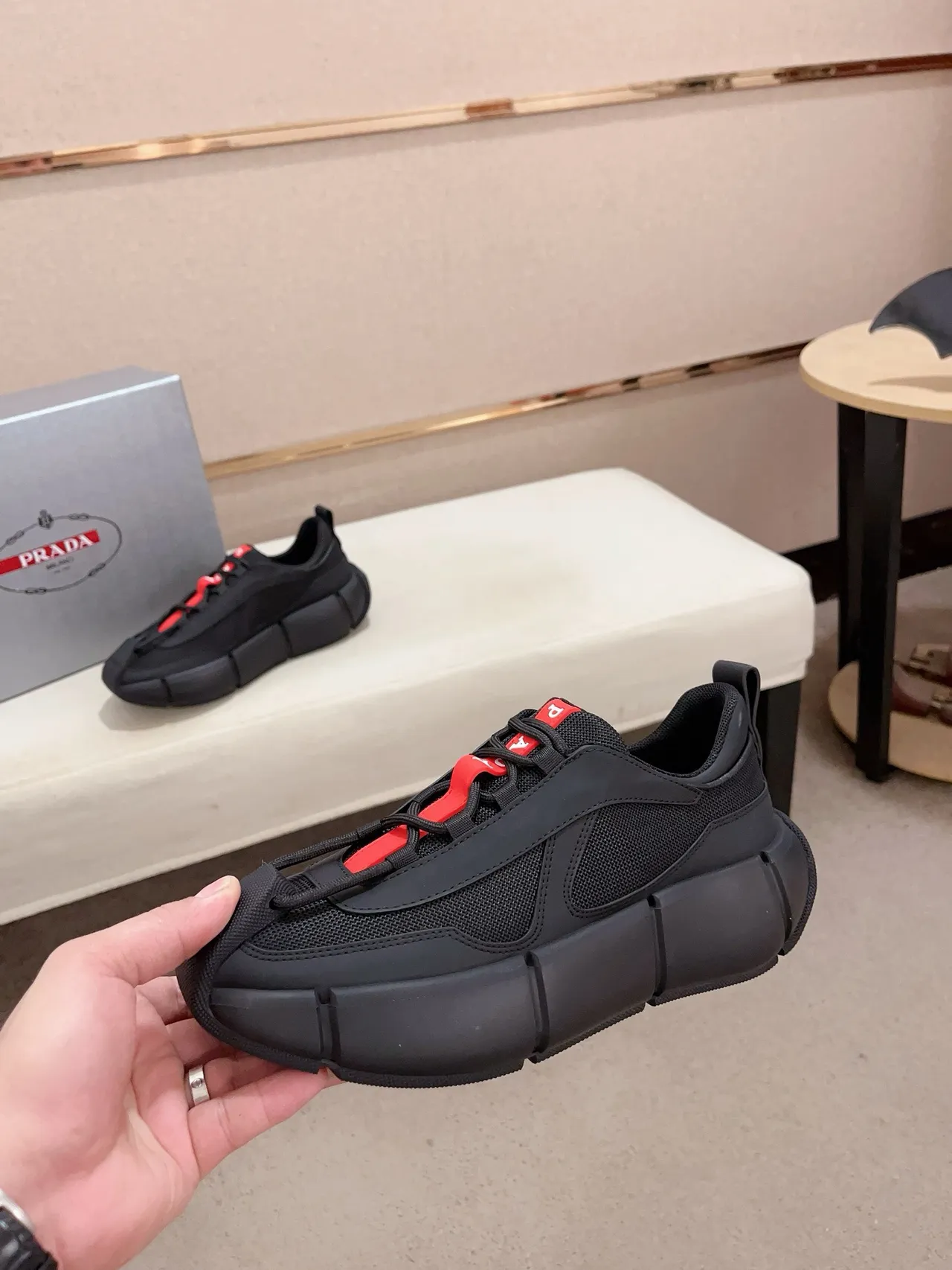 Balenciaga Track Preto e Vermelho Sola Esculpida Segmentada Mesh E Sintético Superior Tênis Chunky 3