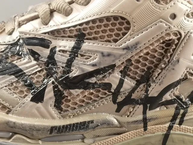 Balenciaga Track Trainer Off-White Graffiti Chunky سينيكرز 7