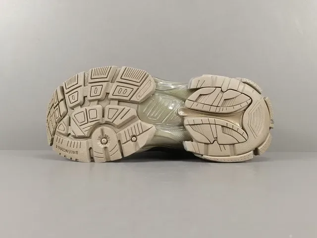 Balenciaga Track Trainer Off-White Graffiti Chunky سينيكرز 13