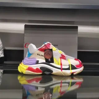 Balenciaga Triple S حذاء رياضي متعدد الألوان كثيف