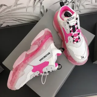 Balenciaga Triple S حذاء رياضي وردي وأبيض سميك