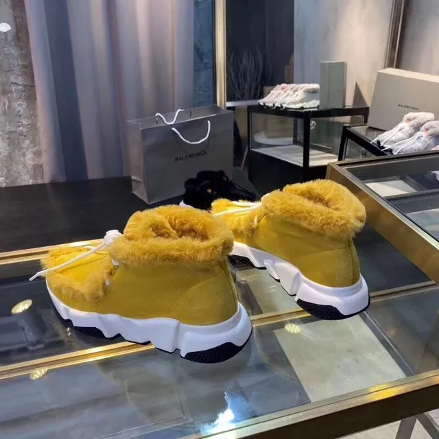 Balenciaga أصفر أبيض فروي كمامة Shearling سولا منحوتة حذاء رياضي سميك 2