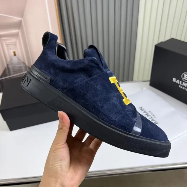 Balmain B-Court Daim Bleu Marine Logo Or Sneakers Lifestyle 4