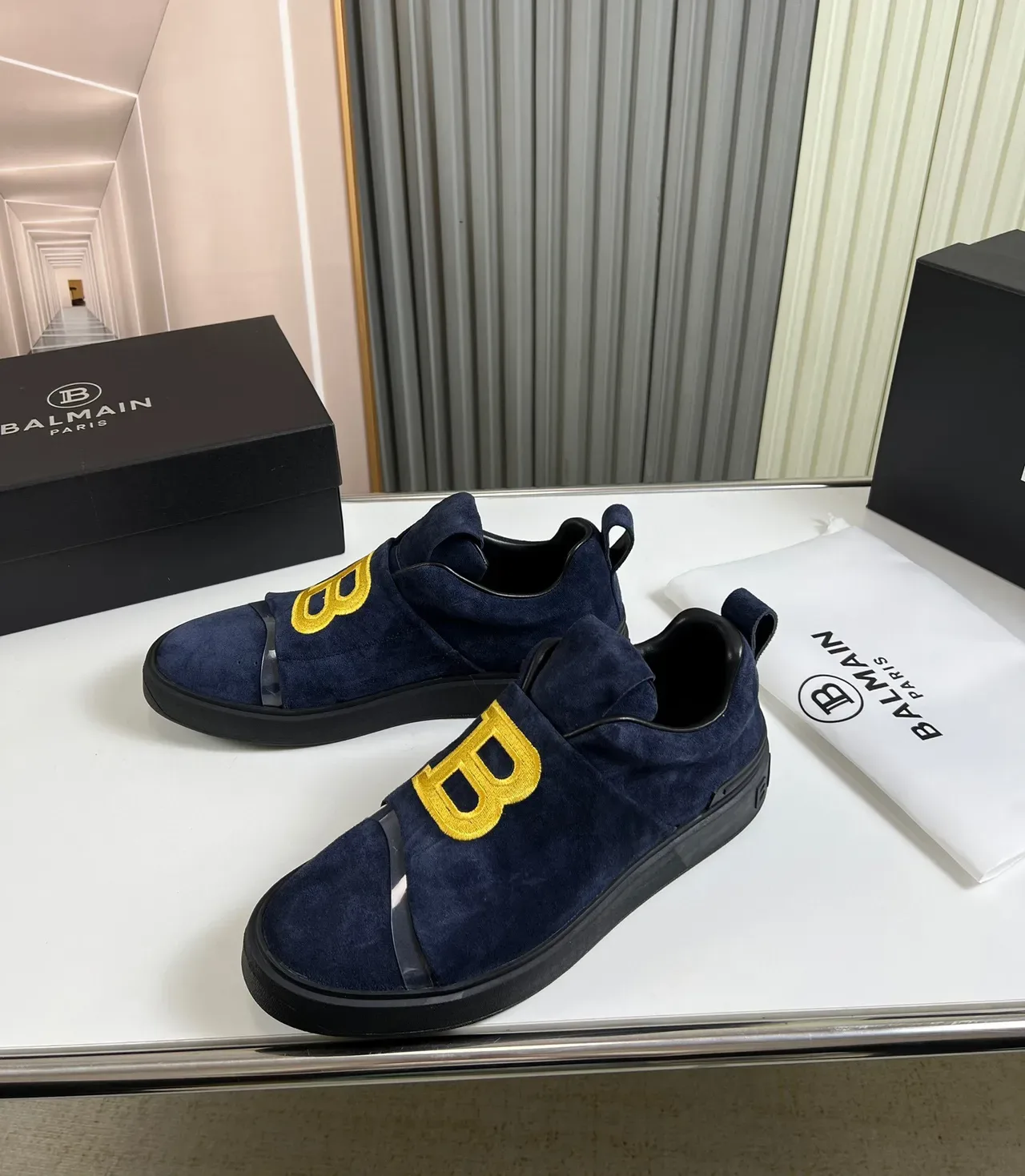 Balmain B-Court Daim Bleu Marine Logo Or Sneakers Lifestyle 8