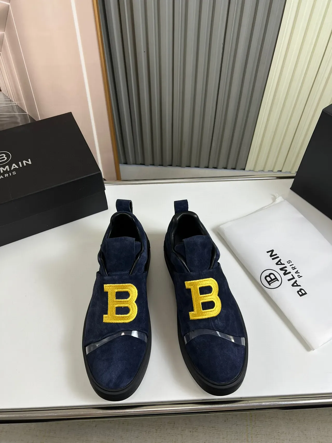 Balmain B-Court Daim Bleu Marine Logo Or Sneakers Lifestyle 9