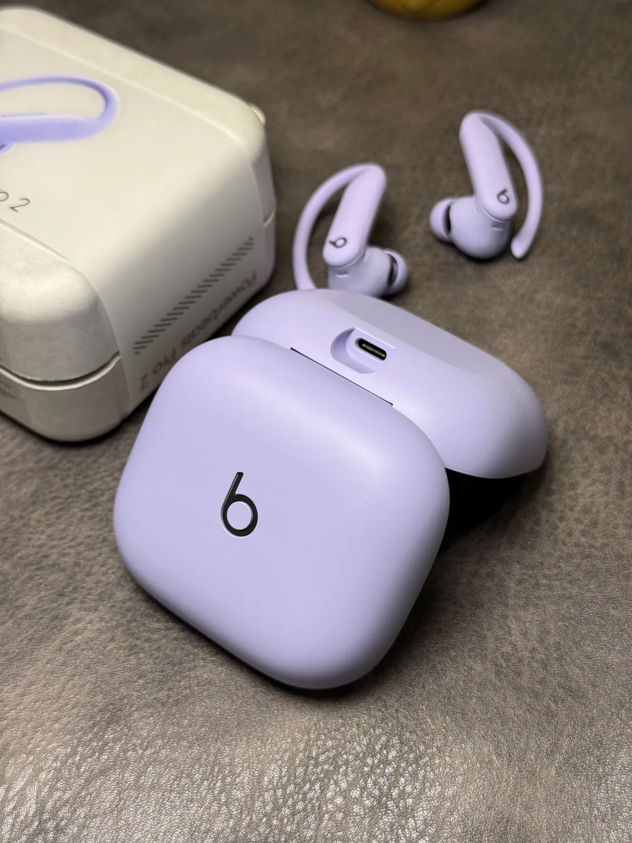 Beats Powerbeats Pro 2 Funda Compacta Cuadrada Púrpura Blanco Acabado Mate Lavanda TWS Auriculares 14