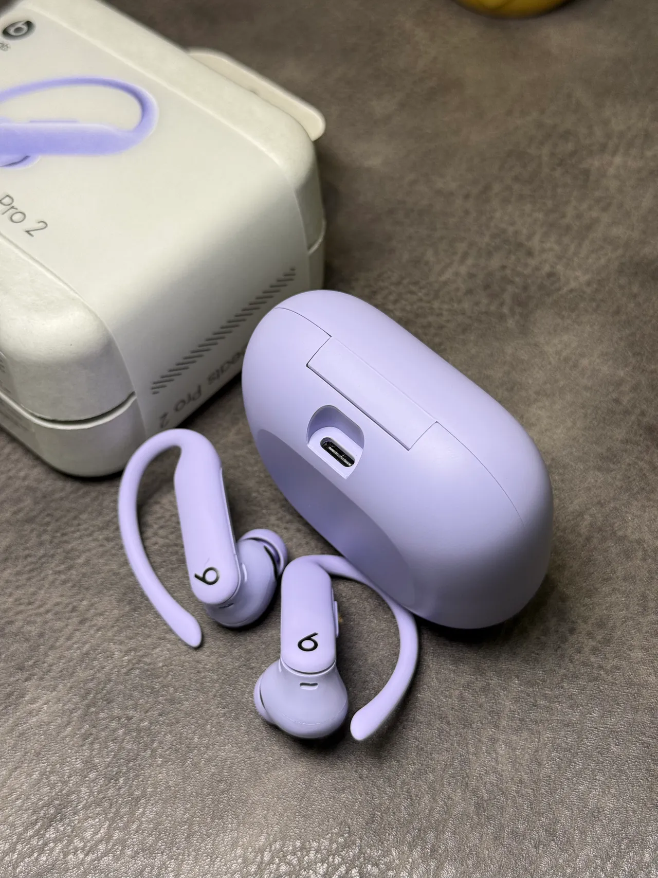 Beats Powerbeats Pro 2 Funda Compacta Cuadrada Púrpura Blanco Acabado Mate Lavanda TWS Auriculares 20