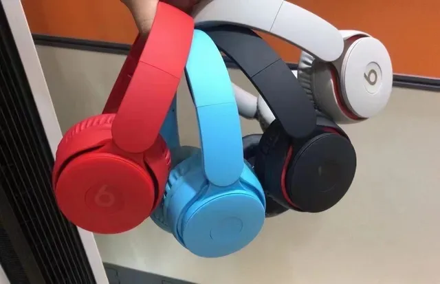 Beats Solo Pro Matte Black Over-Ear Headphones 3