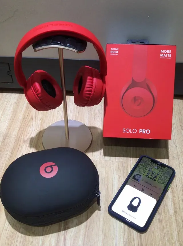 Beats Solo Pro Matte Black Over-Ear Headphones 5