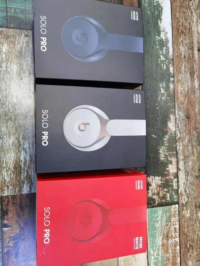 Beats Solo Pro Matte Black Over-Ear Headphones 8