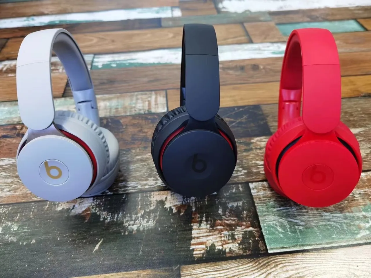 Beats Solo Pro Matte Black Over-Ear Headphones 9