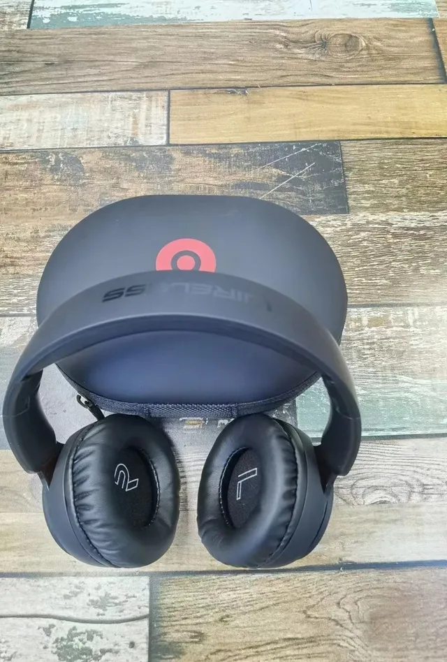 Beats Solo Pro Matte Black Over-Ear Headphones 13