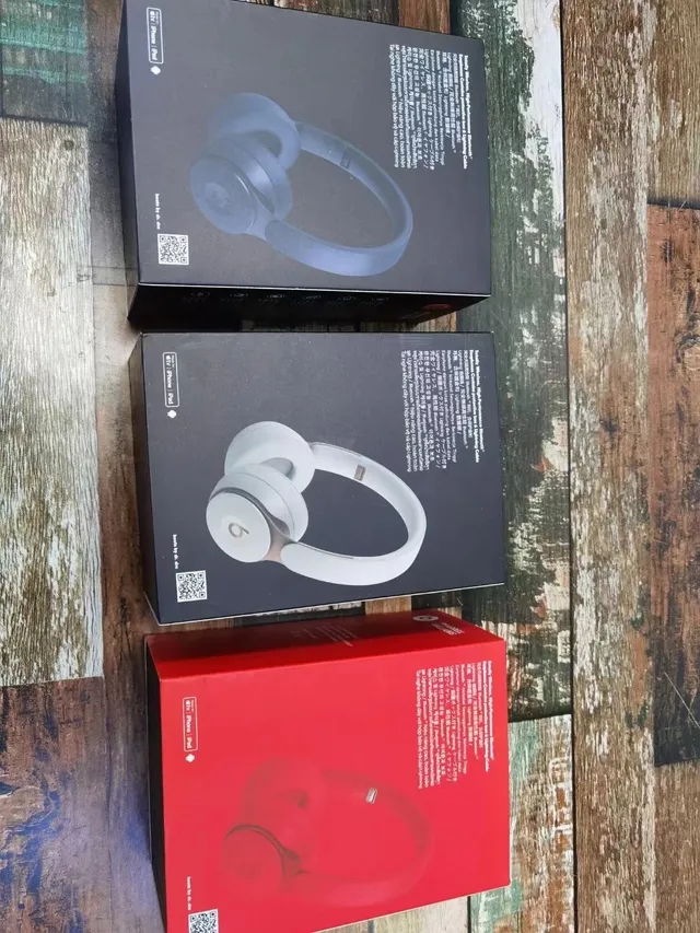 Beats Solo Pro Matte Black Over-Ear Headphones 15