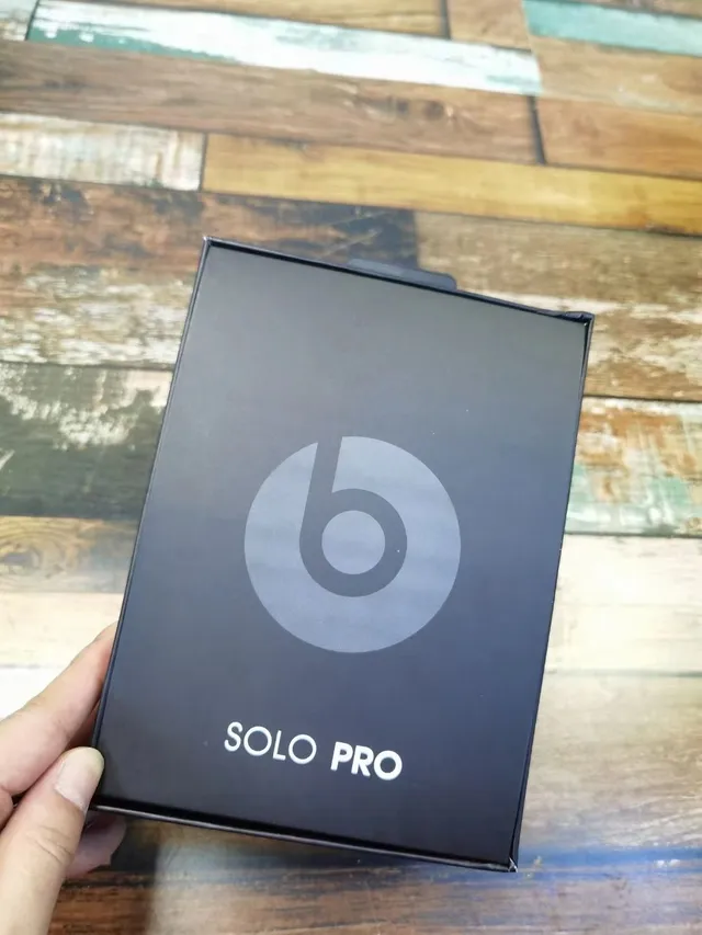 Beats Solo Pro Matte Black Over-Ear Headphones 17