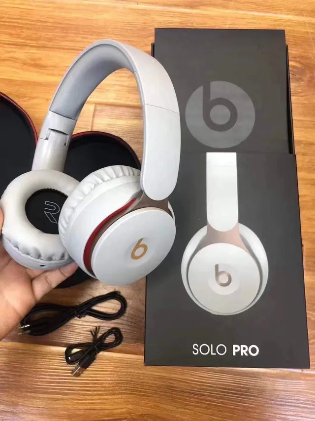 Beats Solo Pro Matte Black Over-Ear Headphones 18