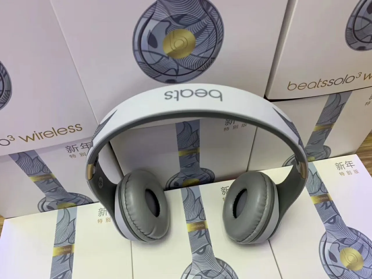 Beats Solo3 Wireless Patterned White Gray Gold Over-ear Headphones 5