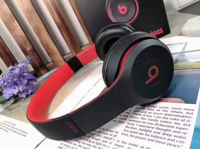 Beats Solo³ Wireless Special Edition Red Over-ear Headphones 3