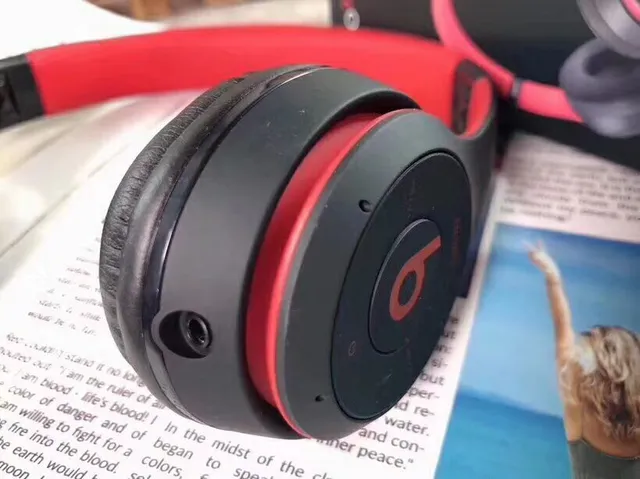 Beats Solo³ Wireless Special Edition Red Over-ear Headphones 7