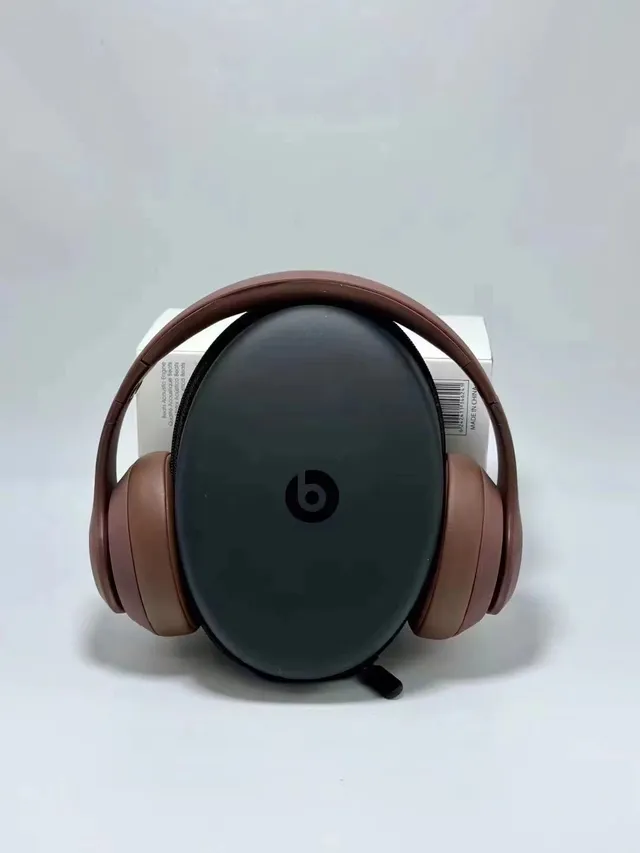 Beats Studio Pro Casque circumaural brun blanc mat, diadème métallique ajustable, supra-auriculaire 6