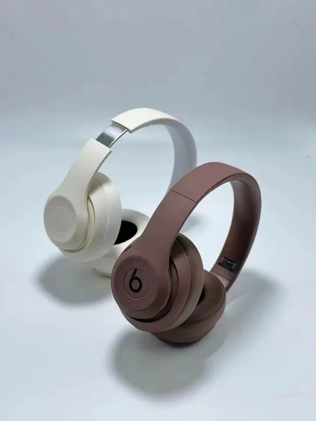 Beats Studio Pro Casque circumaural brun blanc mat, diadème métallique ajustable, supra-auriculaire 7