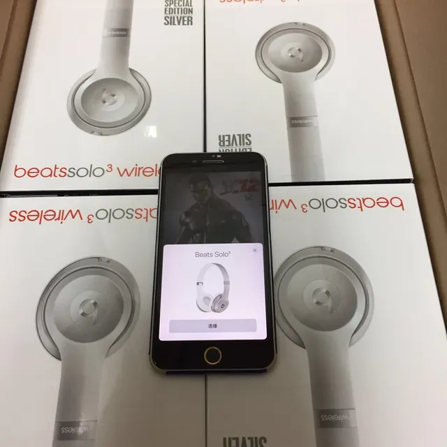 Beats White Wireless Matte Over-ear Headphones 2