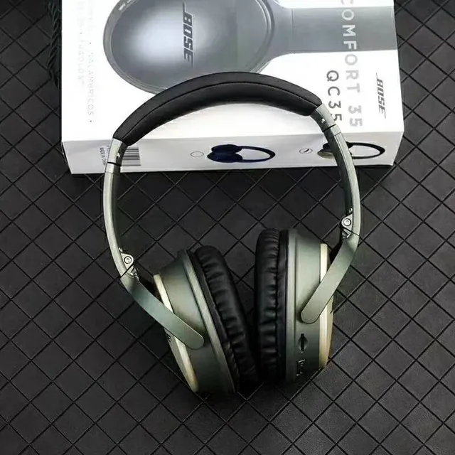 Bose QuietComfort 35 Over-Ear Headphones 13