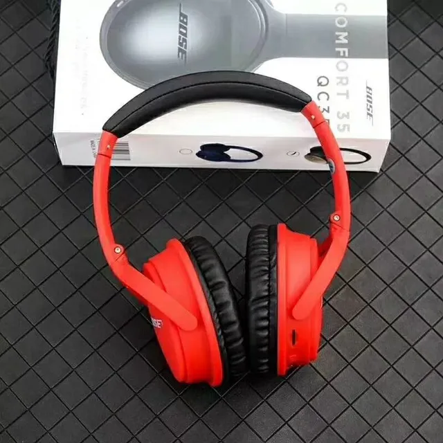 Bose QuietComfort 35 Over-Ear Headphones 15