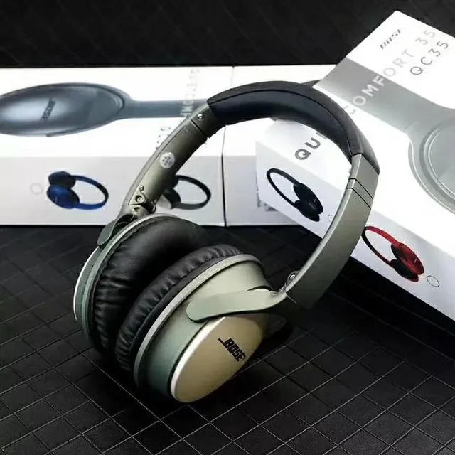 Bose QuietComfort 35 Over-Ear Headphones 17
