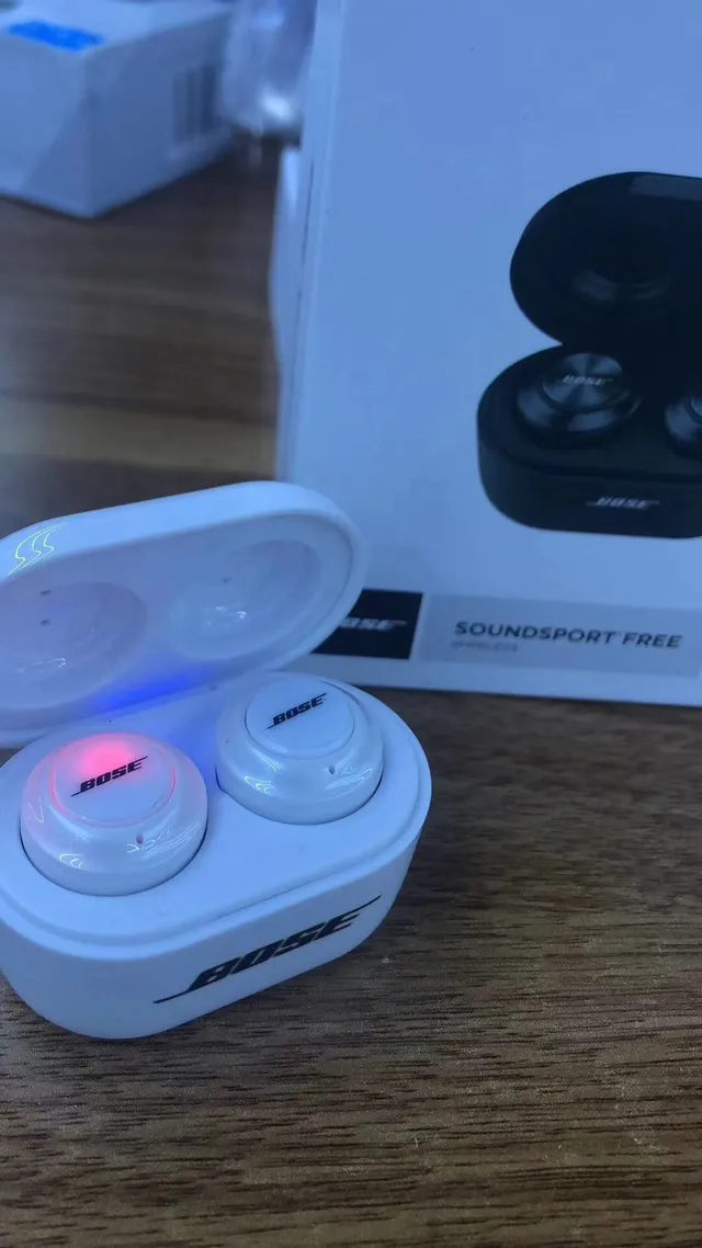 Bose SoundSport Free Black White Compact Oval Charging Case Matte Finish TWS Earbuds 2