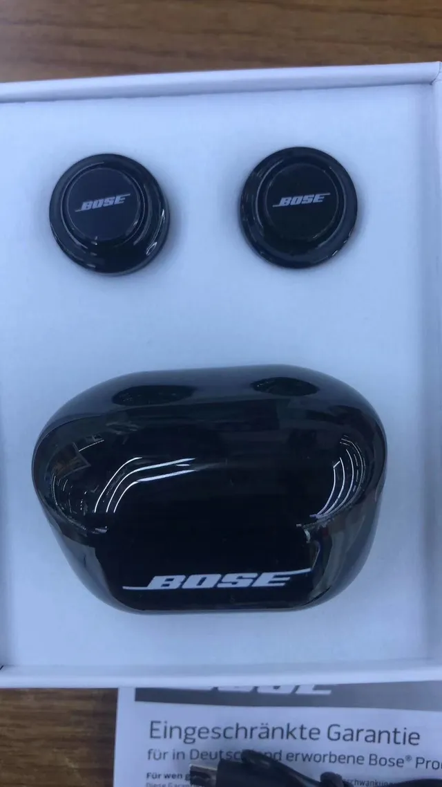 Bose SoundSport Free Black White Compact Oval Charging Case Matte Finish TWS Earbuds 3