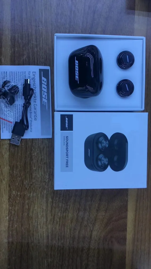 Bose SoundSport Free Black White Compact Oval Charging Case Matte Finish TWS Earbuds 4