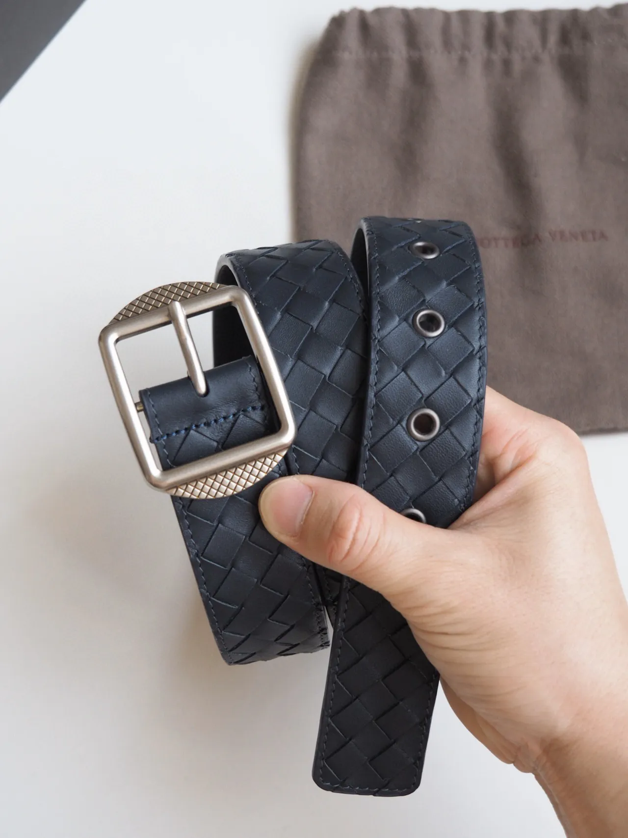 Bottega Veneta Cassette Entrelacado Cinto de Couro Azul Marinho 2