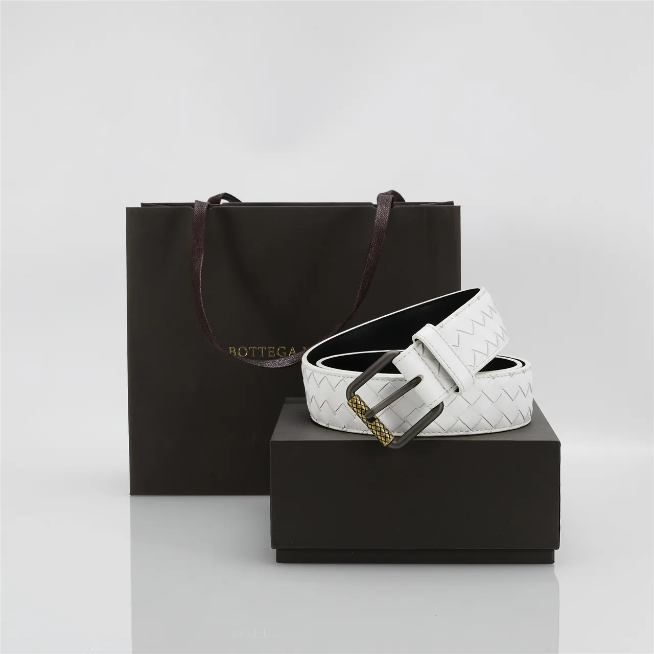 Bottega Veneta Cassette Intrecciato Cinto de couro branco 5